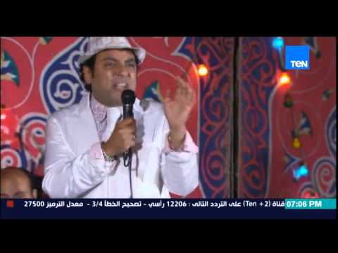 الناس يرشقون  المنولوجست  بالحجارة