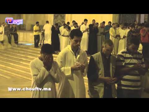 شاهد  دموع وتأثر كبير في ختم الشيخ عمر القزابري القرآن