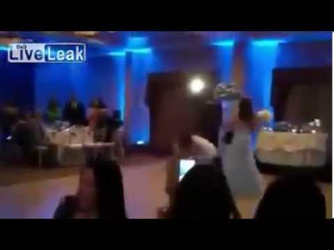 شاهد مفاجئة عريس لعروسه في ليلة زفافهما