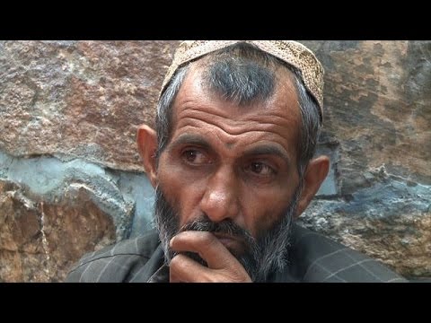 شاهد لاجئون أفغان يعودون إلى بلادهم بالإدمان