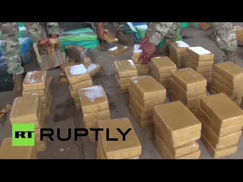 بالفيديو البحرية البنمية تصادر 19 أطنان من المواد المخدرة