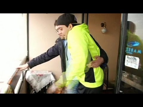فيديو نجاة شاب تشيلي من الموت عقب سقوطه من شرفة