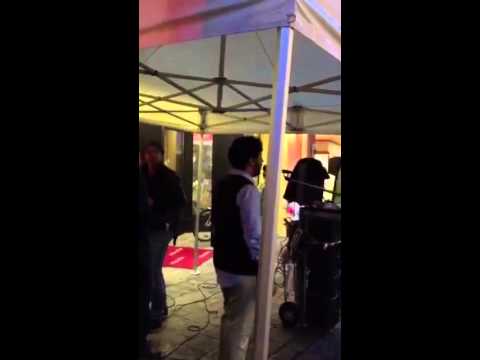 بالفيديو سعودي يرفع أذان المغرب في إحدى الحفلات الموسيقية