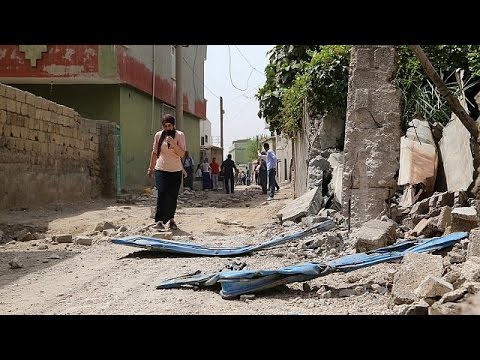 شاهد اشتباكات بين قوات الأمن التركية والمتمردين الأكراد
