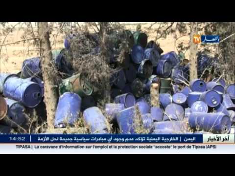 بالفيديو براميل معبأة بمواد كيميائية مرمية في العراء