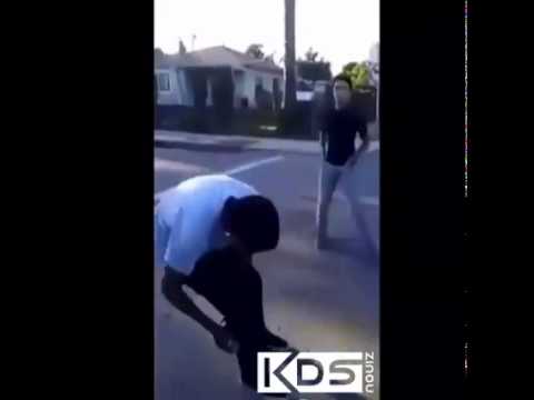 شاهد شاب يلقن آخر علقة ساخنة في الشارع