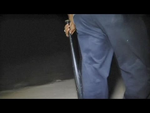 شاهد فلسطينيون يسهرون ليلا على أمن أحيائهم