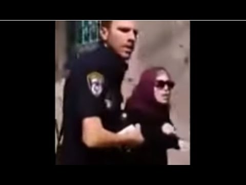 بالفيديو امرأة شجاعة تمنع إسرائيليا من لمس فتاة فلسطينية