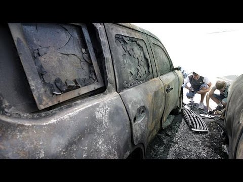 شاهد إحراق 4 سيارات أممية مصفَّحة في دونيتْسْكْ