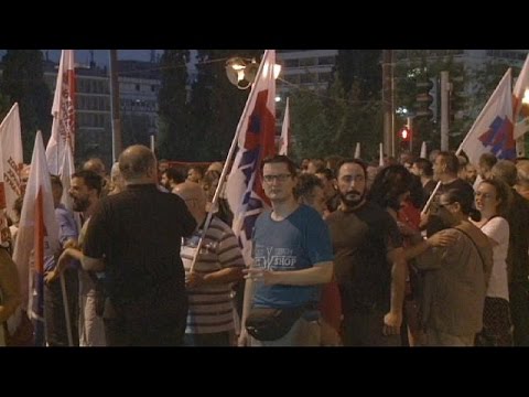 شاهد الآلاف يتظاهرون أمام مقر البرلمان اليوناني
