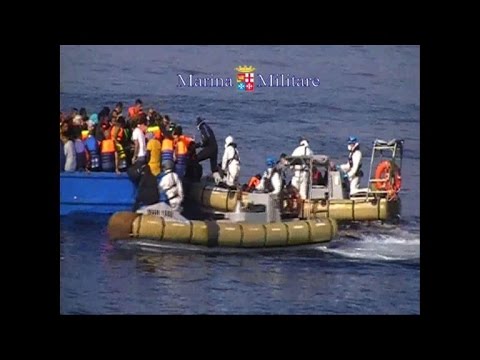شاهد مقتل 40 مهاجرًا اختناقا إثر انبعاثات الوقود قبالة ليبيا