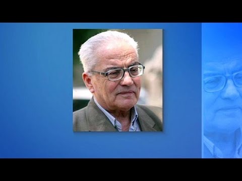 شاهد داعش تقطع رأس عالم الآثار السوري خالد الأسعد