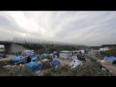 شاهد توقيع اتفاق فرنسي بريطاني لمواجهة الهجرة غير النظامية
