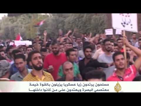 شاهد متظاهرون يقطعون الطريق إلى ميناء البصرة