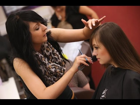 شاهددراسة بلجيكية  القفازات مهمة جدا لمصففي الشعر 