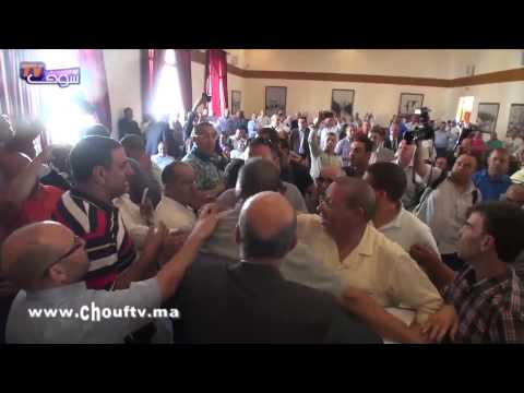 شاهد  تشابك بالأيدي خلال عملية انتخاب رئيس غرفة التجارة والصناعة