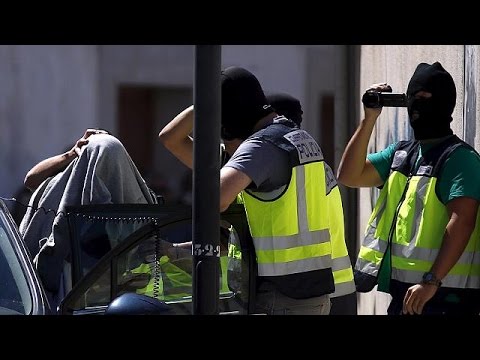 شاهد اعتقال 14 شخصًا في إسبانيا والمغرب لشبهة التجنيد لفائدة داعش