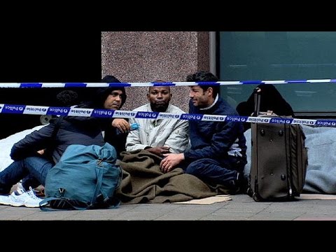 المهاجرون إلى بلجيكا ينتظرون أمام مكاتب الهجرة