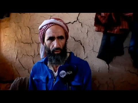 أهالي دوما يدفنون ضحايا القصف في مقابر جماعية