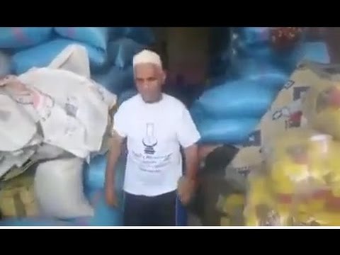 شاهد العدالة والتنمية يوزع الدقيق في أحد الكاراجات