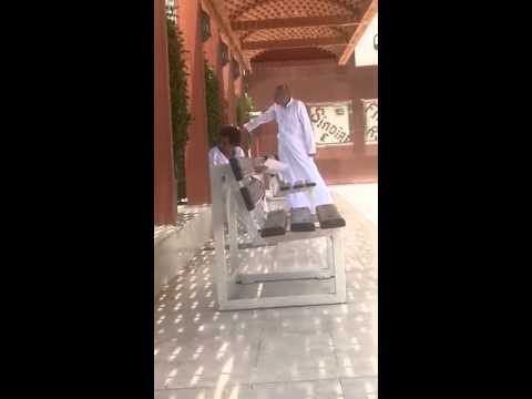 شاهد مريض يصيب العاملين في مستشفى بحالة ذعر