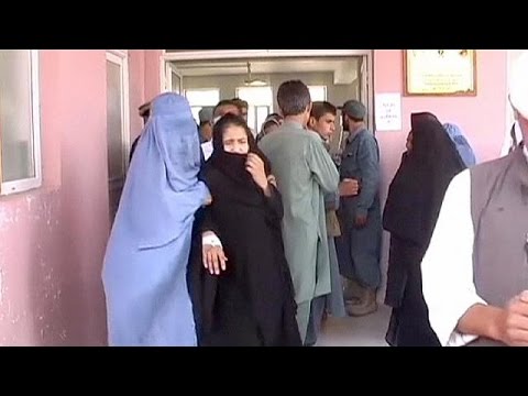 نقل مئات الفتيات إلى المستشفى في أفغانستان بسبب الغاز السام