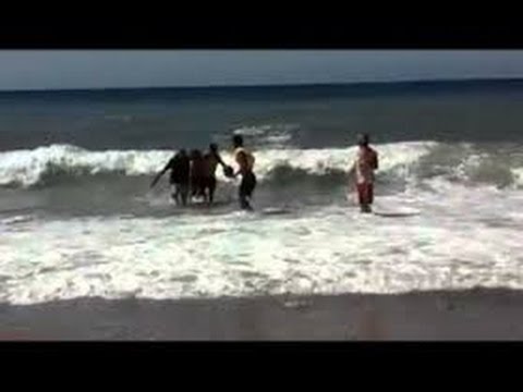 شاهد غرق شاب وصديقه في بحر غير محروس