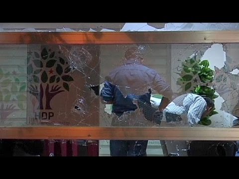 شاهد اعتداءات على مقرات الحزب الديمقراطي للشعوب
