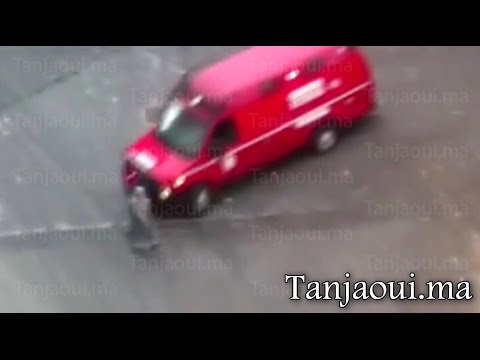 شاهد سيارة إسعاف تدهس سيدة في طنجة
