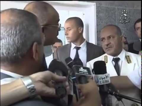 شاهد  بدوي يوبخ أحد الولاة على المباشر