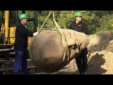 شاهد استخراج رأس تمثال لينين من برلين