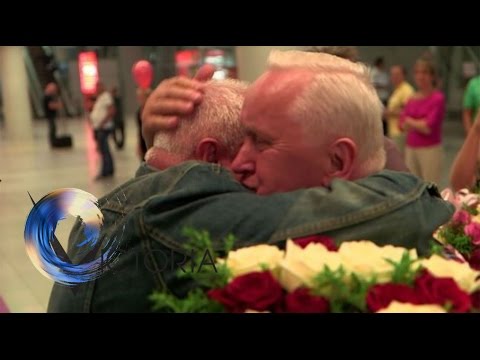 الصدفة تجمع توأم ألماني بعد فراق 70 عامًا