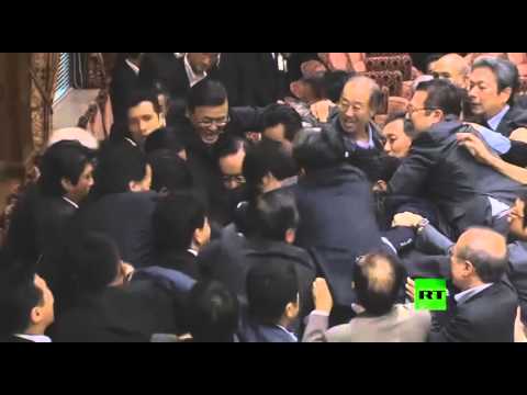 مشاجرة في البرلمان الياباني