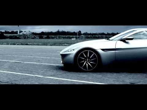 شاهد أستون مارتن db10 تستعرض قوتها على حلبة سباقات