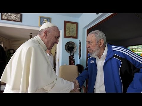 شاهد فيدل كاسترو يستقبل البابا فرانسيس داخل منزله في هافانا