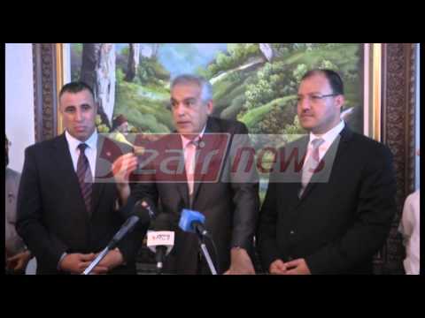 وزير النقل الجزائري يرفض إلغاء  تقديم الكحول على متن الخطوط الجوية