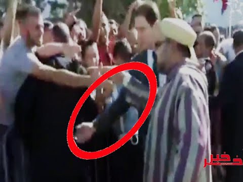 شاهد الحارس الشخصي للملك محمد السادس يتجاوز حدوده