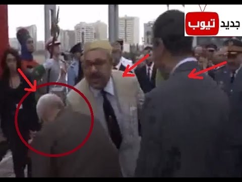 شاهد بنكيران ينحني ليقبل يد الملك المغربي محمد السادس