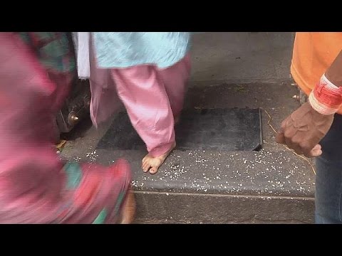 شاهد جهاز لمنع التدافع خلال مهرجان كومبه ميلا في الهند