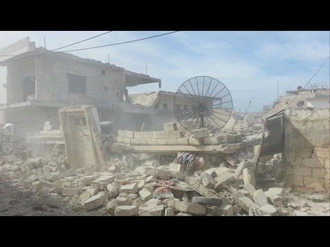 شاهد الطيران الروسي يشن غارات بالصواريخ العنقودية