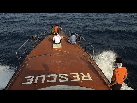 شاهد العثور على طائرة إندونيسية فقد الاتصال بها الجمعة