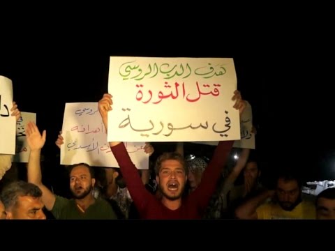 مظاهرات ليلية في إدلب رفضا للتدخل الروسي