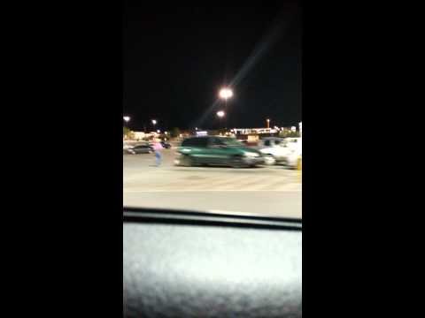 سيارة فارهة لكن ركنتها رديئة جدا