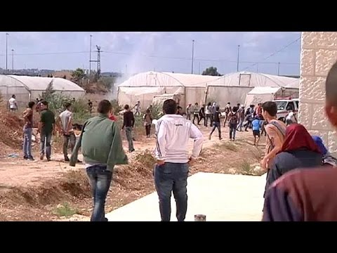 مواجهات بين الطلبة والجيش الاسرائيلي وغاز غريب