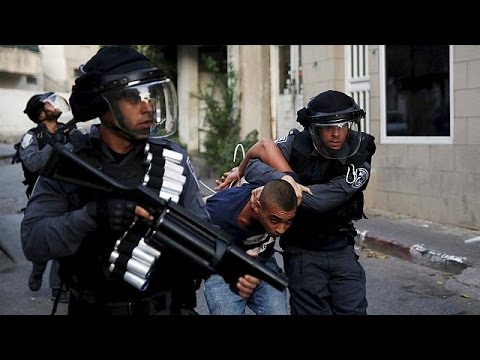 شاهد  مقتل خمسة فلسطينيين ومئات الجرحى