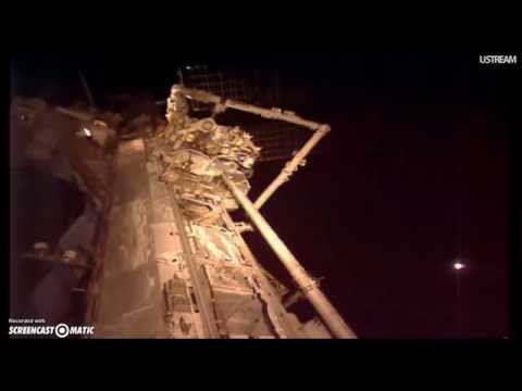 شاهد أطباق طائرة تحلق حول سفينة الفضاء الدولية