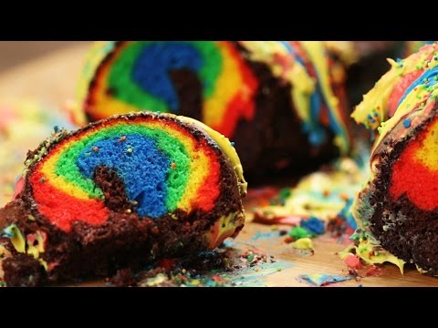 شاهد طريقة مبتكرة لصنع قالب الكيك بألوان الطيف