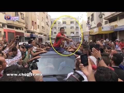 شاهد ربيعي يحتفل بالفوز مع جيرانه أمام منزله