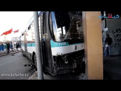 شاهد السائق قفز قبل الاصطدام