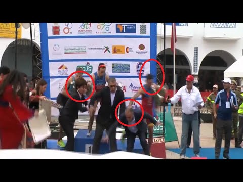 شاهد لحظة سقوط منصة في نزهة بيدوان